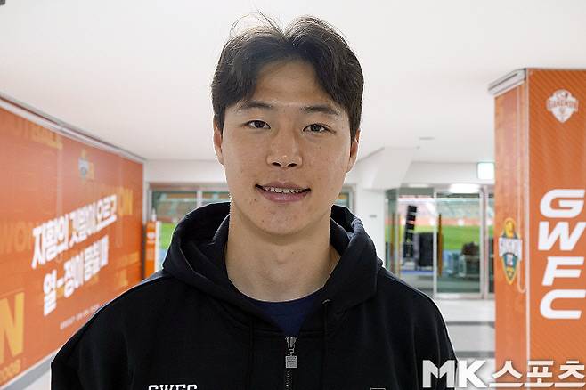 강원 FC 스트라이커 김건희. 사진=이근승 기자