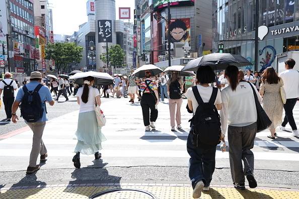 지난 16일 일본 도쿄는 35도까지 치솟으며 올해 첫 폭염을 기록, 대부분 지역에 열사병 경보를 내렸다. [게티이미지]