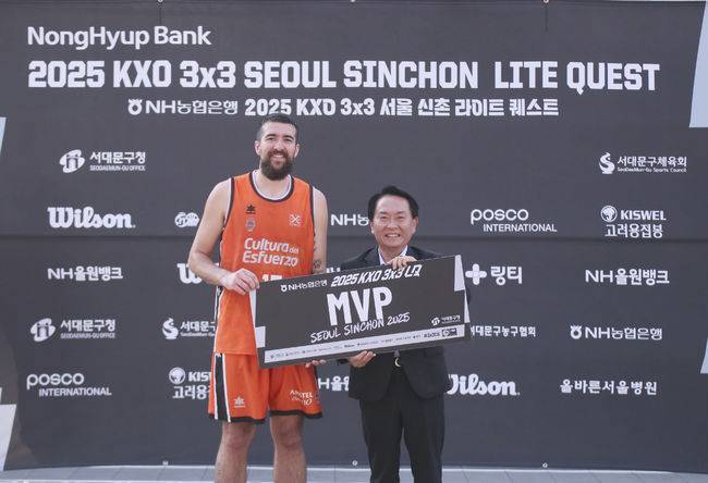 [사진] 대회 MVP를 차지한 알론소 / KXO