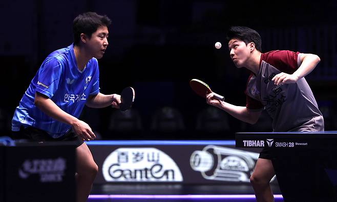 임종훈(왼쪽), 안재현. 신화연합뉴스