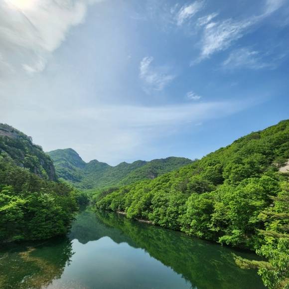 사진찍기 좋은 녹색 명소. 내변산 관음봉을 배경으로 한 직소보