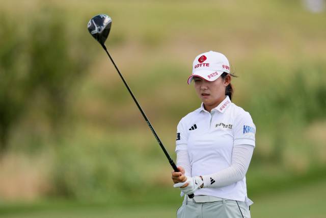 티샷을 준비하고 있는 황유민. 사진 제공=AFP연합뉴스