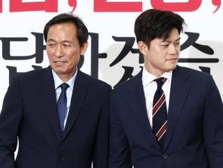 우상호 대통령실 정무수석(왼쪽)은 6월 10일 국회를 찾아 김용태 국민의힘 비대위원장을 만났다. 뉴스1