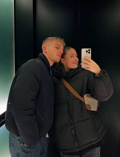 구스타프 이삭센(왼쪽)과 올리비아 홀트(오른쪽)는 동갑에 국적도 같은 축구선수 커플이다. 현재 라치오 소속인 이삭센은 꾸준히 연인인 홀트와 함께 뛰고 싶다는 바람을 드러냈다. 홀트가 토트넘 위민 소속이다보니 현재 이삭센의 토트넘행을 점치는 시선이 많다. 사진은 올해 초 홀트를 보기 위해 런던을 방문한 이삭센. 사진출처│올리비아 홀트 인스타그램