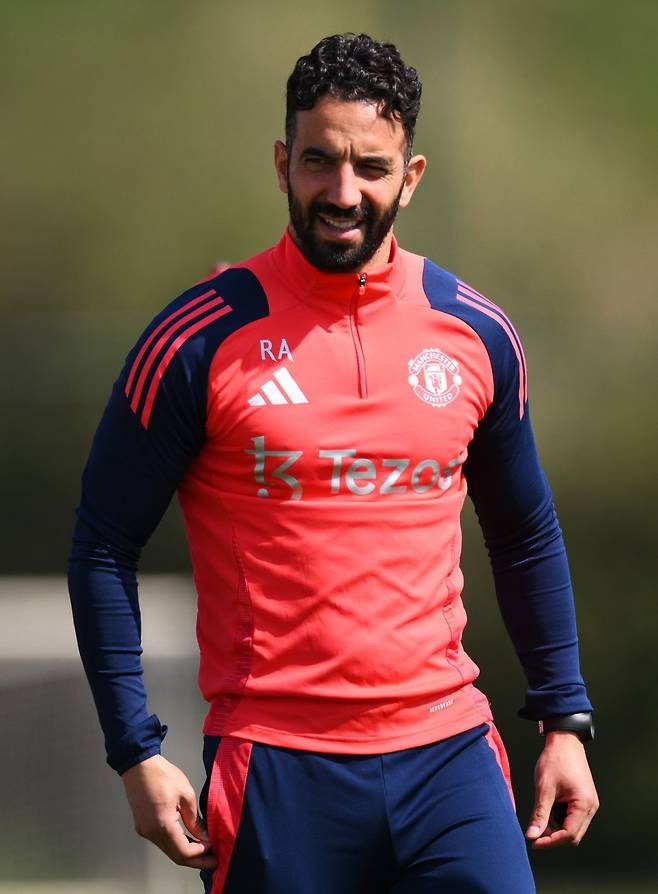 영국 매체 ‘더 선’은 20일(한국시간) 맨유 소식통을 인용해 “후벵 아모림 맨유 감독(사진)은 알레한드로 가르나초(스페인), 마커스 래시포드, 제이든 산초(이상 잉글랜드), 안토니(브라질)를 여름 프리시즌 미국 투어 명단에서 제외할 계획이다”고 밝혔다. 사진출처|맨체스터 유나이티드 페이스북