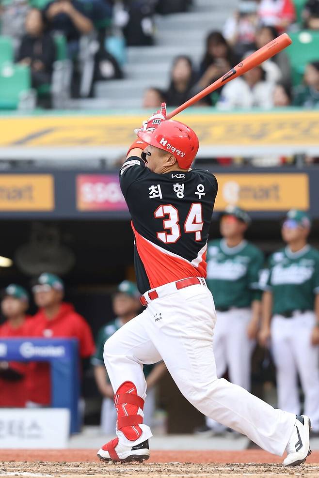 ▲ 21일 인천 SSG전 5회 결정적인 3점 홈런으로 해결사 면모를 과시한 최형우 ⓒKIA타이거즈