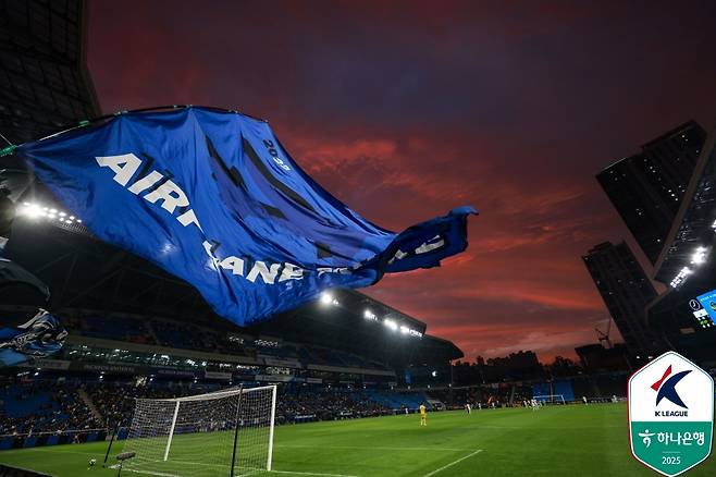 인천 유나이티드와 화성FC의 경기가 열린 21일 인천축구전용경기장 전경. /사진=한국프로축구연맹 제공