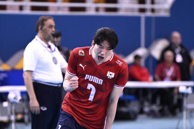 허수봉이 21일 호주와 AVC 네이션스컵 8강전에서 득점 후 포효하고 있다. /사진=AVC 제공