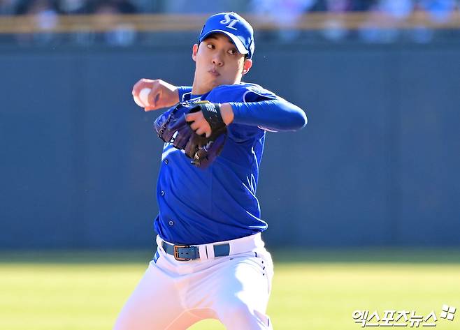 삼성 라이온즈 선발투수 원태인이 올해 정규시즌 경기에 선발 등판해 투구하고 있다. 엑스포츠뉴스 DB