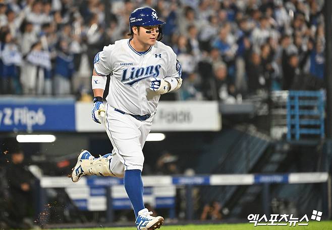 삼성 라이온즈 박병호가 지난해 포스트시즌 경기에 출전해 홈런을 친 뒤 베이스를 돌고 있다. 엑스포츠뉴스 DB