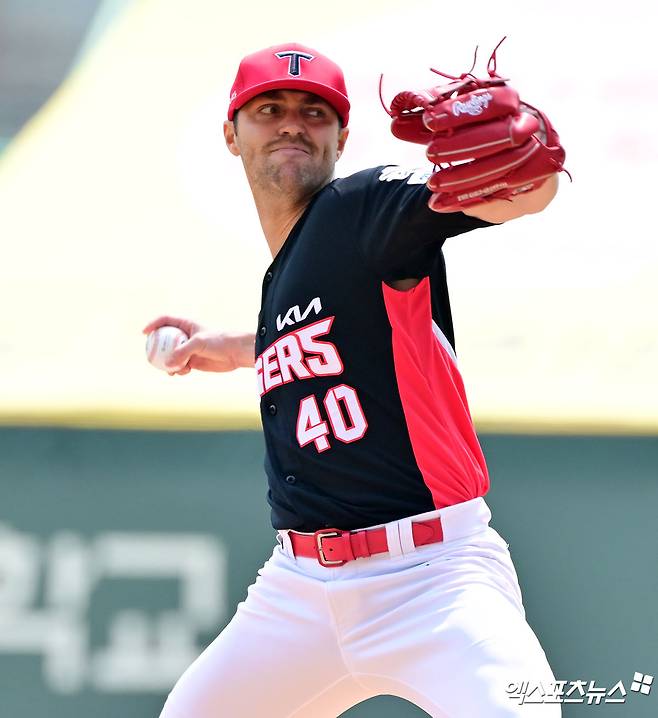 11일 오후 인천SSG랜더스필드에서 열린 '2025 신한 SOL Bank KBO리그' KIA 타이거즈와 SSG 랜더스의 경기, 1회말 KIA 선발투수 네일이 공을 힘차게 던지고 있다. 엑스포츠뉴스 DB