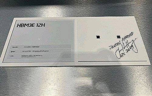 젠슨 황 엔비디아 CEO가 삼성 HBM3E에 남긴 사인 [한진만 삼성전자 부사장 SNS 캡처. 재판매 및 DB 금지]