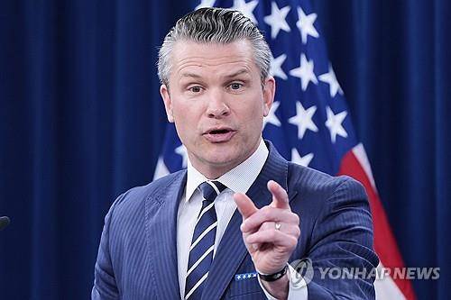 대언론 브리핑하는 헤그세스 미 국방장관 [AP=연합뉴스 재판매 및 DB금지]