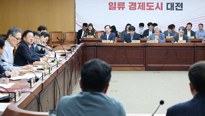 이장우 대전시장이 23일 대전시 주간업무회의를 주재하고 있다. 사진제공은 대전시