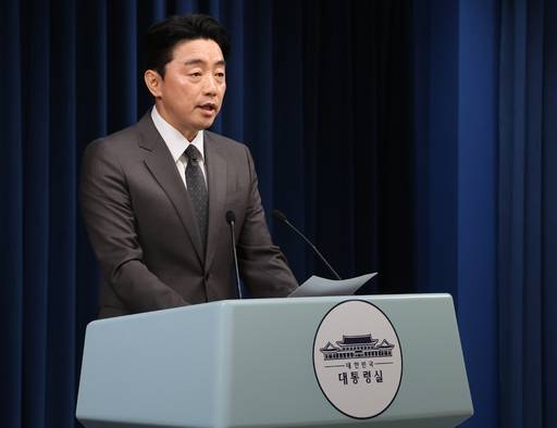 강훈식 대통령 비서실장이 23일 용산 대통령실에서 장관 후보자 지명 관련 브리핑을 하고 있다. /연합뉴스 제공