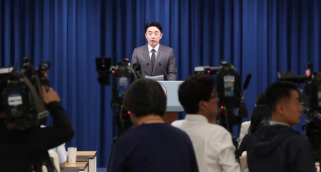 강훈식 대통령 비서실장이 23일 용산 대통령실에서 장관 후보자 지명 관련 브리핑을 하고 있다. 연합뉴스