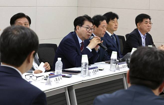 이한주 국정기획위원회 위원장이 지난 18일 정부세종컨벤션센터에서 열린 경제1분과 기획재정부 업무보고에서 인사말을 하고 있다. (사진=연합뉴스)