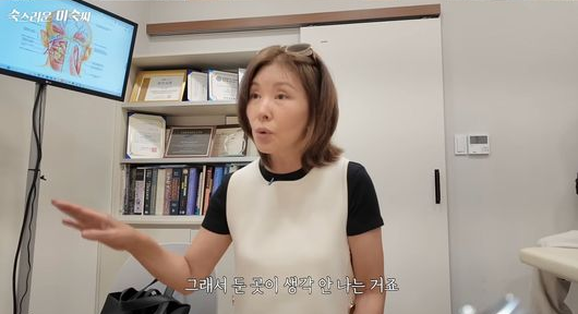 배우 이미숙이 치매 걱정에 병원을 찾아 뇌 MRI, MRA 등 검사를 받았다. 검사 결과 그의 뇌 나이는 실제 나이보다 더 어린 60.1세로 확인됐다. [사진=유튜브 채널 '이미숙_숙스러운 미숙씨']