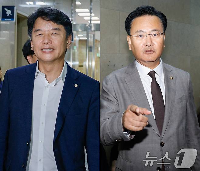 문진석 더불어민주당 원내수석부대표(왼쪽)가 유상범 국민의힘 원내수석부대표가 19일 오후 서울 여의도 국회에서 원 구성 협상 등 관련 회동을 위해 각각 운영위 소회의실로 향하고 있다. 2025.6.19/뉴스1 ⓒ News1 안은나 기자