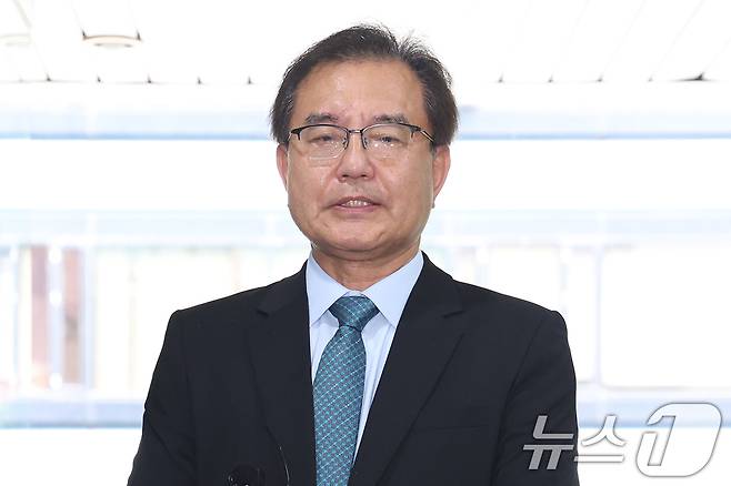 순직 해병 수사 방해 의혹 사건 수사를 맡은 이명현 특별검사가 20일 오전 서울 서초구 사무실로 출근하며 취재진의 질문에 답하고 있다. 2025.6.20/뉴스1 ⓒ News1 민경석 기자