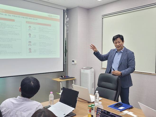 김도연 HLB제넥스 대표가 회사 소개를 하고 있다. (HLB그룹 제공)