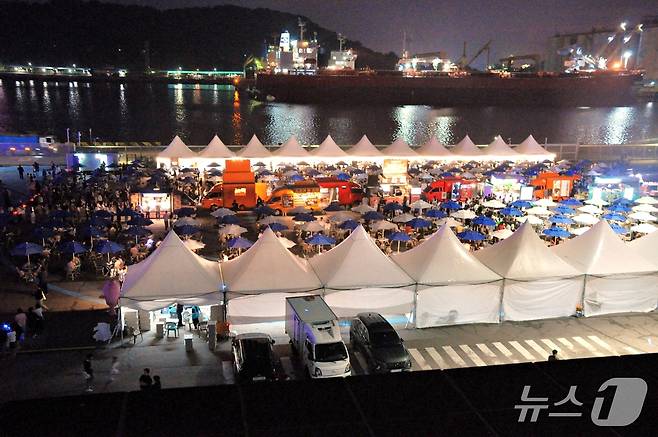 야시장 먹거리(인천관광공사 제공.재배포 및 DB금지)) / 뉴스1