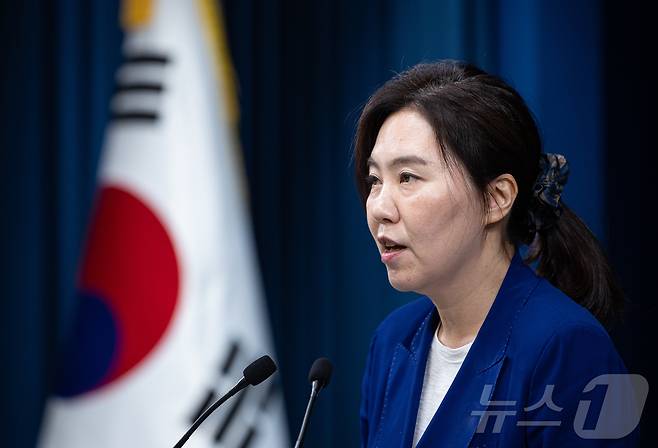 강유정 대변인이 23일 오전 서울 용산구 대통령실 청사에서 이재명 대통령과 안와르 이브라힘 말레이시아 총리의 통화 관련 브리핑을 하고 있다. 2025.6.23/뉴스1 ⓒ News1 이재명 기자