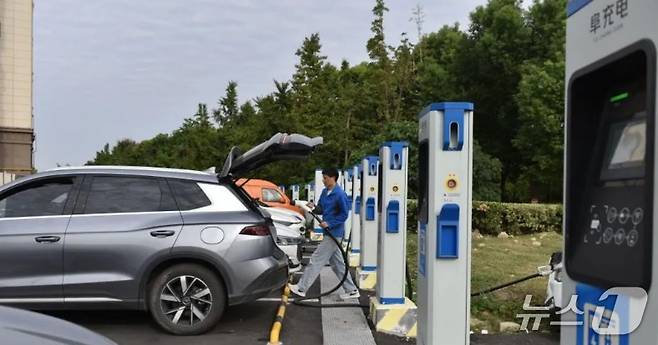 중국의 전기차 충전소 ⓒ 로이터=뉴스1