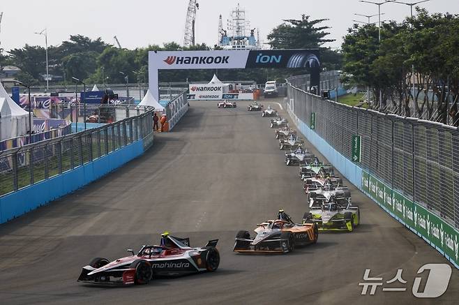 포뮬러 E 2025 자카르타 E-Prix 경기 장면 (한국타이어 제공)