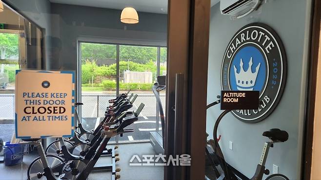 고지대 훈련 효과를 누리기 위한 고도 방(Altitude Room). 사진 | 살럿=김용일 기자