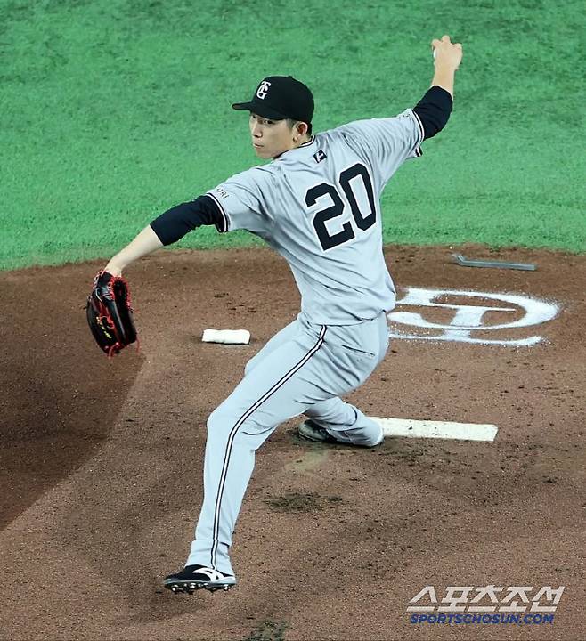 2년 연속 개막전 선발이 아직 전반기인데 6패를 당했다. 도고는 시즌 첫 승을 7경기 만에 거두는 등 고전하고 있다. 사진캡처=요미우리 자이언츠 SNS