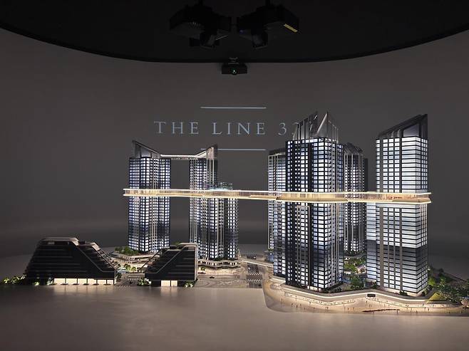 용산정비창 홍보관에서 HDC현산이 제안한 단지 모형도. 황소영 기자 fangso@donga.com