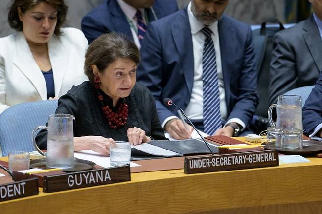 지난 20일(현지시간) 미국 뉴욕 유엔 본부에서 열린 비상 회의에서 로즈마리 디카를로 유엔 정무평화구축국(DPPA) 사무차장이 이스라엘과 이란 사이 긴장 완화를 위한 외교를 촉구하는 발언을 하고 있다.신화연합뉴스