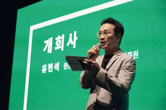 한국콘텐츠진흥원의 2025 콘텐츠 산업포럼.  한국콘텐츠진흥원의 유현석 원장직무대행이 개회사를 하고 있다.