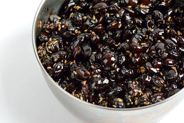 서리태를 콩자반으로 요리해 먹을 때는 염분과 당을 지나치게 많이 섭취하지 않도록 주의해야 한다. /사진=클립아트코리아