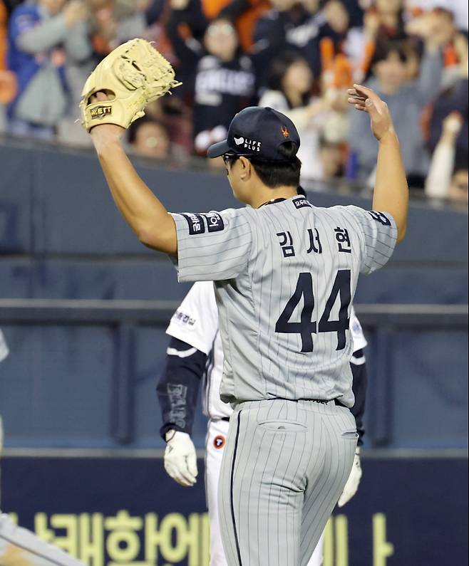 8일 오후 잠실야구장에서 열린 2025 프로야구 한화와 두산 경기. 한화 마무리 김서현이 9회 등판 추재현을 포수스트라이크 낫아웃으로 이닝을 종료하며 기뻐하고있다. 잠실=정시종 기자 capa@edaily.co.kr /2025.04.08.