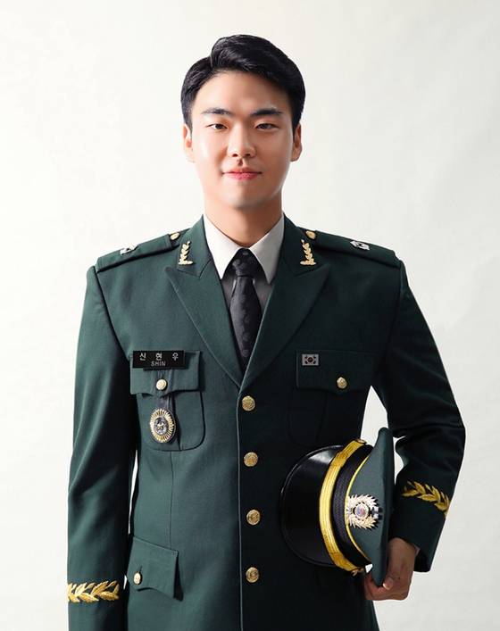 2021년 ROTC 임관 전 정복을 입은 신현우씨. 그는 군 복무 중에도 육군창업경진대회에 도전했다.