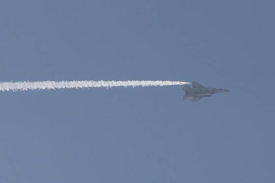 이스라엘 공군의 F-15가 이스라엘 영공을 날고 있다. EPA=연합