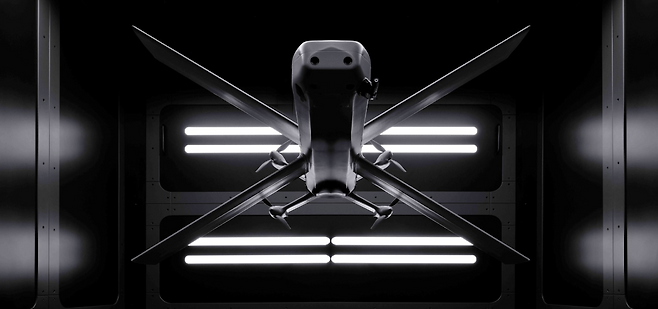 독일 업체 헬싱(Helsing)이 개발한 AI 드론 HX-2. 100킬로미터 이상 비행할 수 있는 것으로 알려졌습니다. (출처 : dpa)