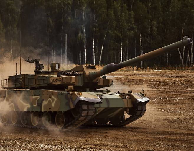 현대로템이 생산한 K2 전차가 작전 지역으로 이동하고 있다.  현대로템 제공