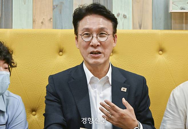김민석 국무총리 후보자가 서울 영등포구 드림플러스 카페에서 열린 발달장애인 일자리 현장 간담회에서 모두발언을 하고 있다. 사진공동취재단
