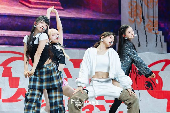 Girl group Baby DONT Cry performs lead track “F Girl” during a showcase for the release of its first single, “F Girl,” at Blue Square in central Seoul on June 23. [DANIELA GONZALEZ PEREZ]