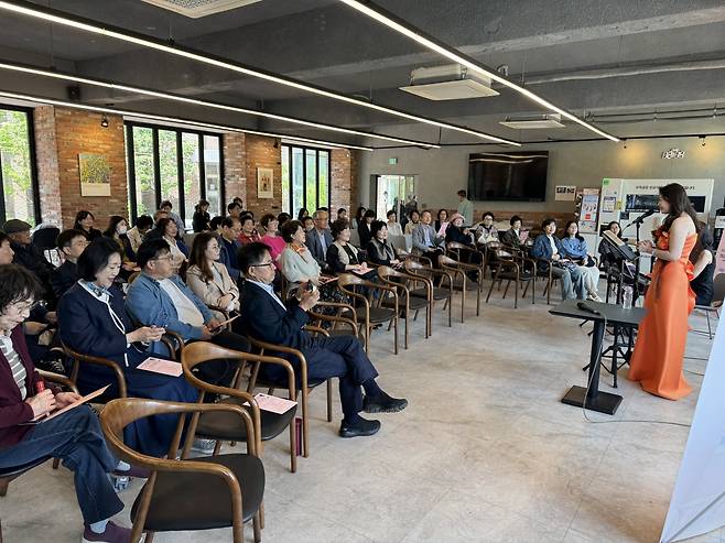 서울 연동교회가 지난 4월 연 '새참음악회' 현장.