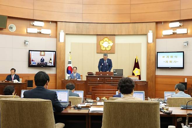 권영준 의장이 개회사를 하고 있다[봉화군 의회제공]