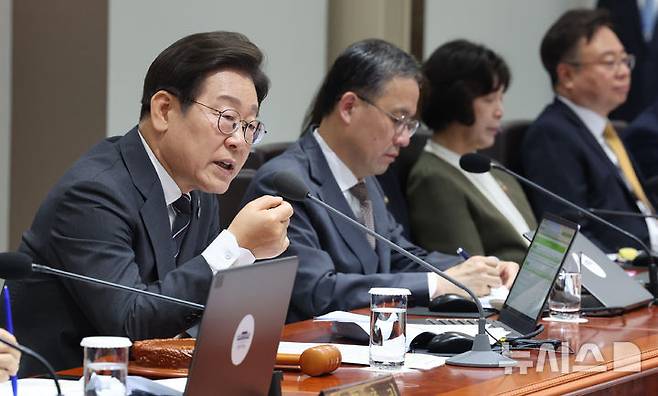 [서울=뉴시스] 고범준 기자 = 이재명 대통령이 지난 19일 서울 용산구 대통령실 청사에서 열린 국무회의에서 발언하고 있다. (대통령실통신사진기자단) 2025.06.19. bjko@newsis.com