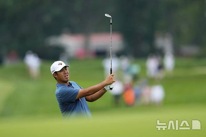 [오크몬트=AP/뉴시스] 안병훈이 10일(현지 시간) 미 펜실베이니아주 오크몬트의 오크몬트 컨트리클럽에서 열리는 제125회 US오픈을 앞두고 연습 라운딩하고 있다. US오픈은 12일부터 15일까지 열리며 한국 선수로는 임성재·김시우·안병훈·김주형이 출전한다. 2025.06.11.