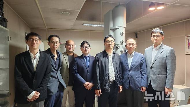 [성남=뉴시스] 교육부 ‘2025년 인프라 고도화 지원과제’ 참여하는 가천대 연구진 (사진=가천대 제공) 2025.06.23.photo@newsis.com