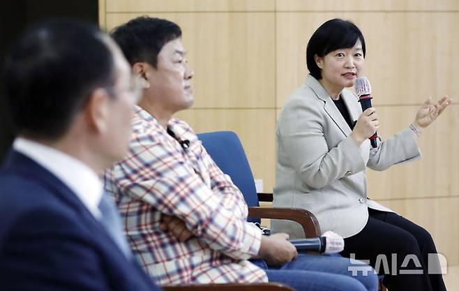 [서울=뉴시스] 최동준 기자 = 한성숙 전 네이버 대표가 지난 2020년 8월 19일 서울 여의도 국회의원회관에서 열린 '미래사회 변화와 교육혁신 토크콘서트'에서 발언하고 있다. 2025.06.23. photocdj@newsis.com