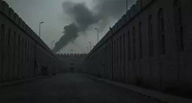 [서울=뉴시스]이스라엘은 정치범들 및 이중국적자 등 서방과 연계된 죄수들을 수감하는 에빈 교도소를 포함해 이란 정부의 목표물들을 공격하고 있다고 이스라엘 국방부가 23일 밝혔다. 이란은 에빈 교도소의 수감자들을 서방과 협상할 때 협상 카드로 활용해 왔었다. <사진 출처 : 데칸 클로닉닷컴> 2025.06.23.