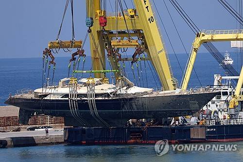 베이지언호 인양 모습 [AFP=연합뉴스 제공]